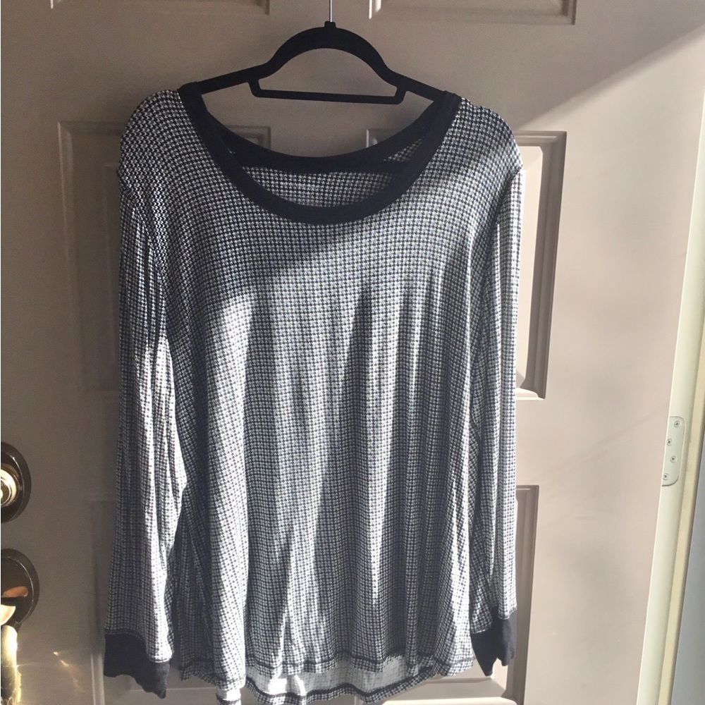 Black and White Cuddl duds top.